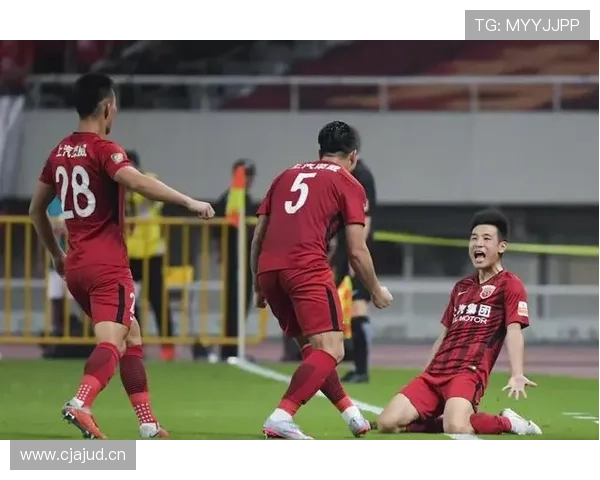 中超赛季激战正酣 各队争冠竞争白热化 球迷热情高涨 - 副本 (2) - 副本